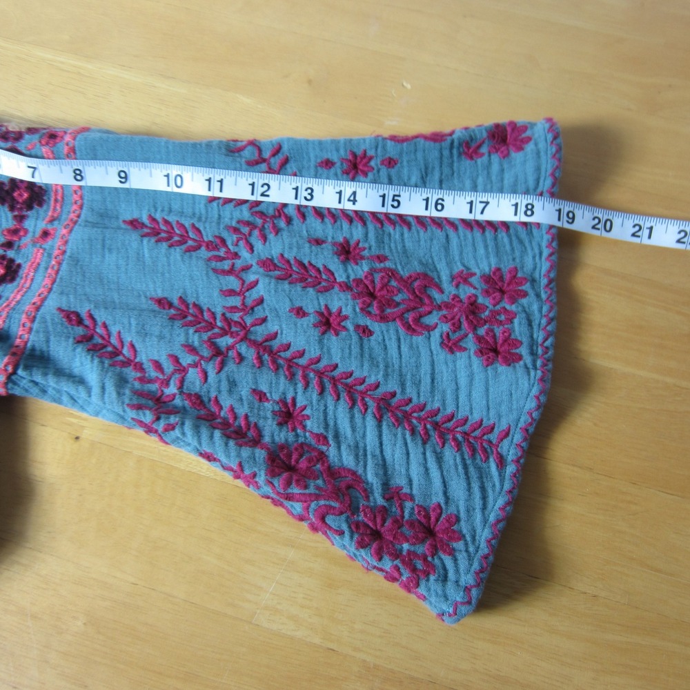 Sundance Velvet Peasant top size Large Blue Embroidered Bell Sleeves V-Neck BOHO - Picture 9 of 11